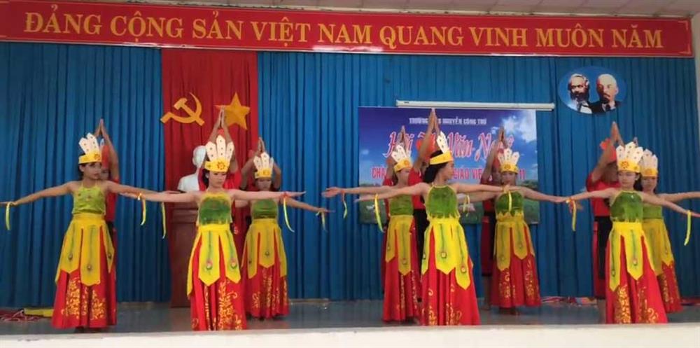 Yếm váy múa Âu Lạc